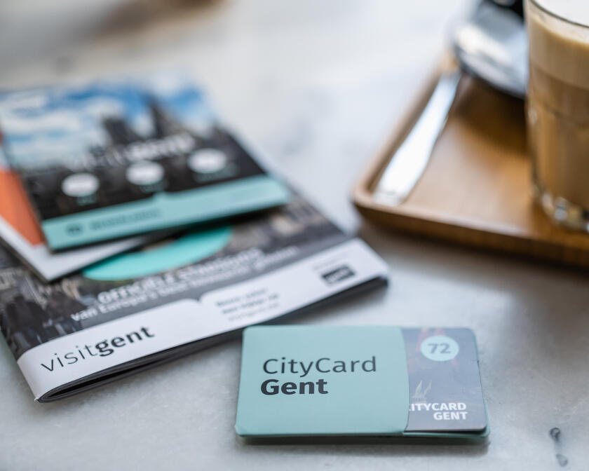 CityCard Gent en andere publicaties op tafel