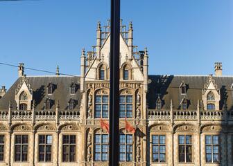 Korenmarkt Gent, zicht op het Oude Postgebouw.