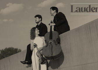 Een groepsfoto van de 3 muzikanten van het Susato Trio